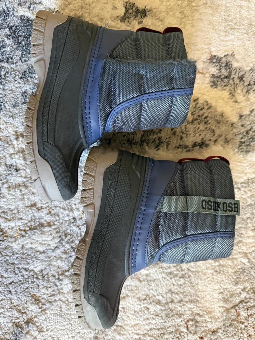 OshKosh Kids Black and Navy Snow Boots & Cat & Jack Boots Size 8 toddler